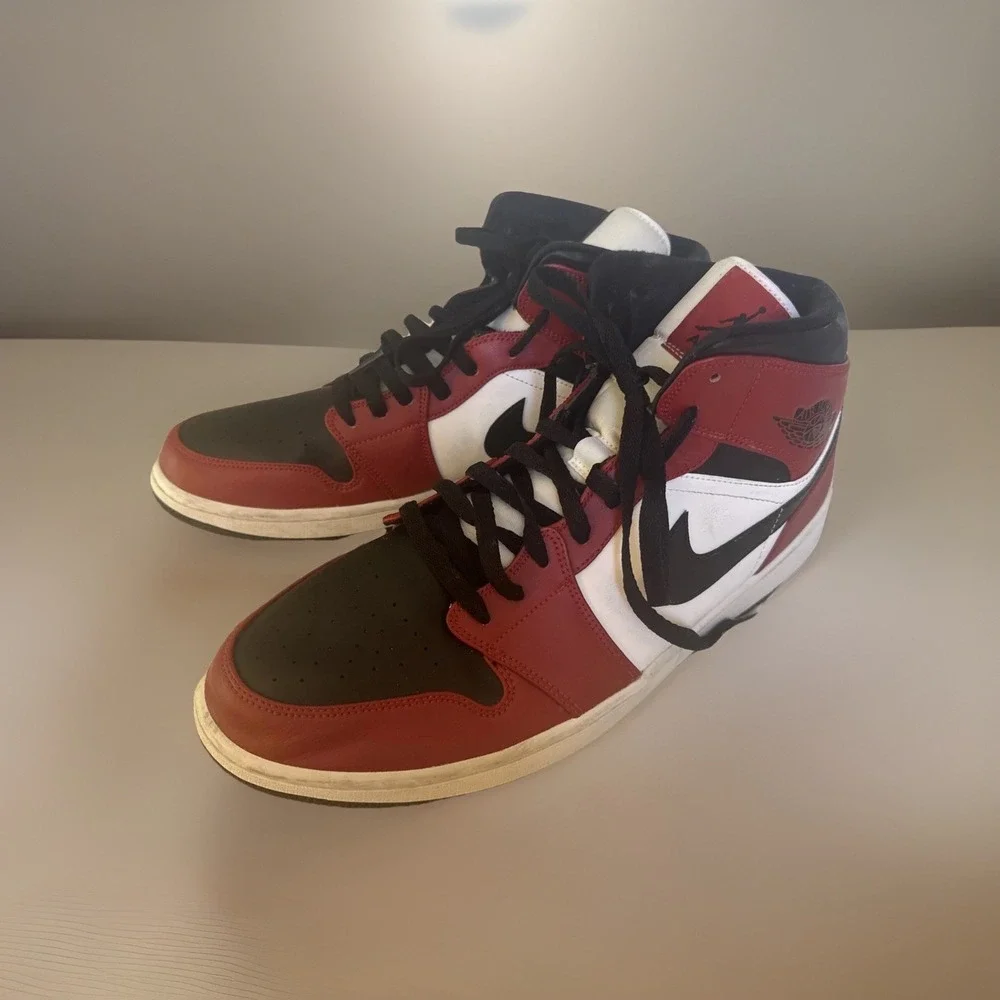 Air Jordan 1 Mid Chicago Black Toe 2020 Size 14 Nice